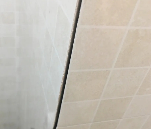 玉林瓷砖空鼓维修公司分享阳台瓷砖脱落的修复过程可以分为以下几个步骤