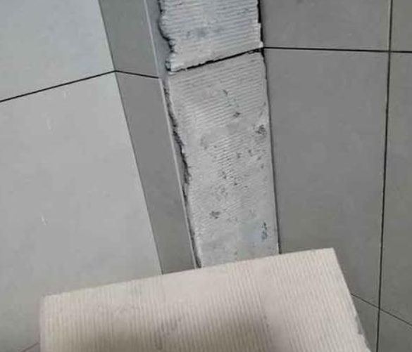 玉林瓷砖空鼓维修公司分享下厨房瓷砖脱落的补救措施。